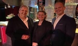 Beate Leibniz, Leiterin BVMW Kreisverband OWL Nord, mit Judith Pirscher, Regierungspräsidentin des Regierungsbezirks Detmold und Nico Lüdemann, bluecue consulting, beim Jahresempfang 2020 des BVMW