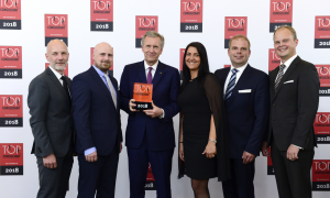 Bundespräsident a.D Christian Wulff übergibt die Auszeichnung TOP CONSULTANT an Christian Meetz, Torben Volkmann, Inga Knoche Ralf Walkenhorst und Nico Lüdemann von bluecue consulting