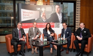 Prof.Dr. Gerhard Nowak, Nico Lüdemann, Inga Knoche, Christoph Kämpfer, Elmar Niederhaus beim Wirtschaftsforum in Düsseldorf