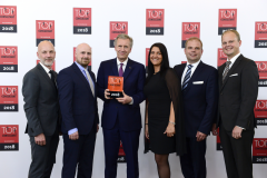 Bundespräsident a.D Christian Wulff übergibt die Auszeichnung TOP CONSULTANT an Christian Meetz, Torben Volkmann, Inga Knoche Ralf Walkenhorst und Nico Lüdemann von bluecue consulting