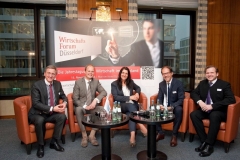 Prof.Dr. Gerhard Nowak, Nico Lüdemann, Inga Knoche, Christoph Kämpfer, Elmar Niederhaus beim Wirtschaftsforum in Düsseldorf