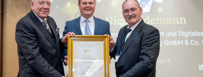 Nico Lüdemann erhält Auszeichnung als Wirtschaftssenator h.c.